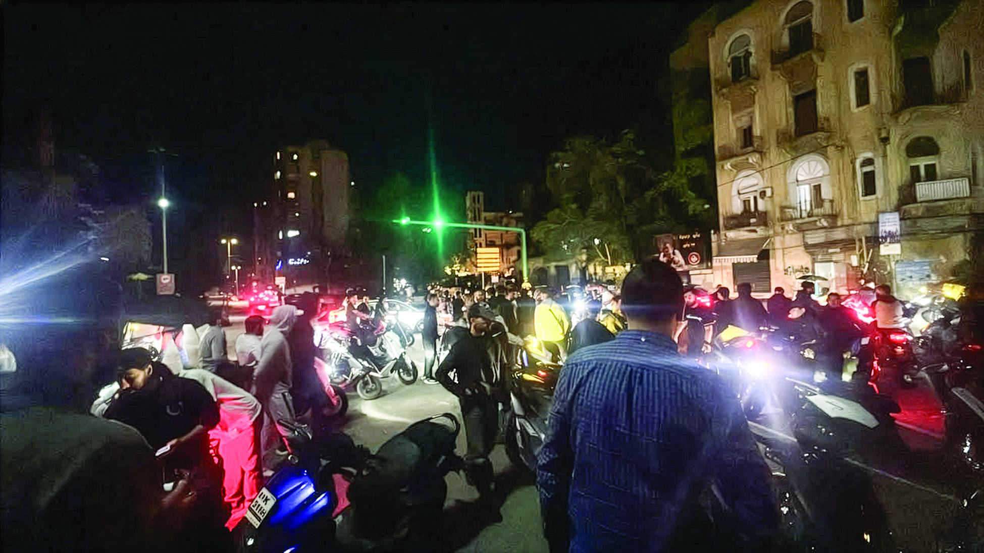 Beyrut’un Bişara Huri bölgesinde motosikletlerle düzenlenen gösteriye katılan Hizbullah destekçileri (Merkeziye)