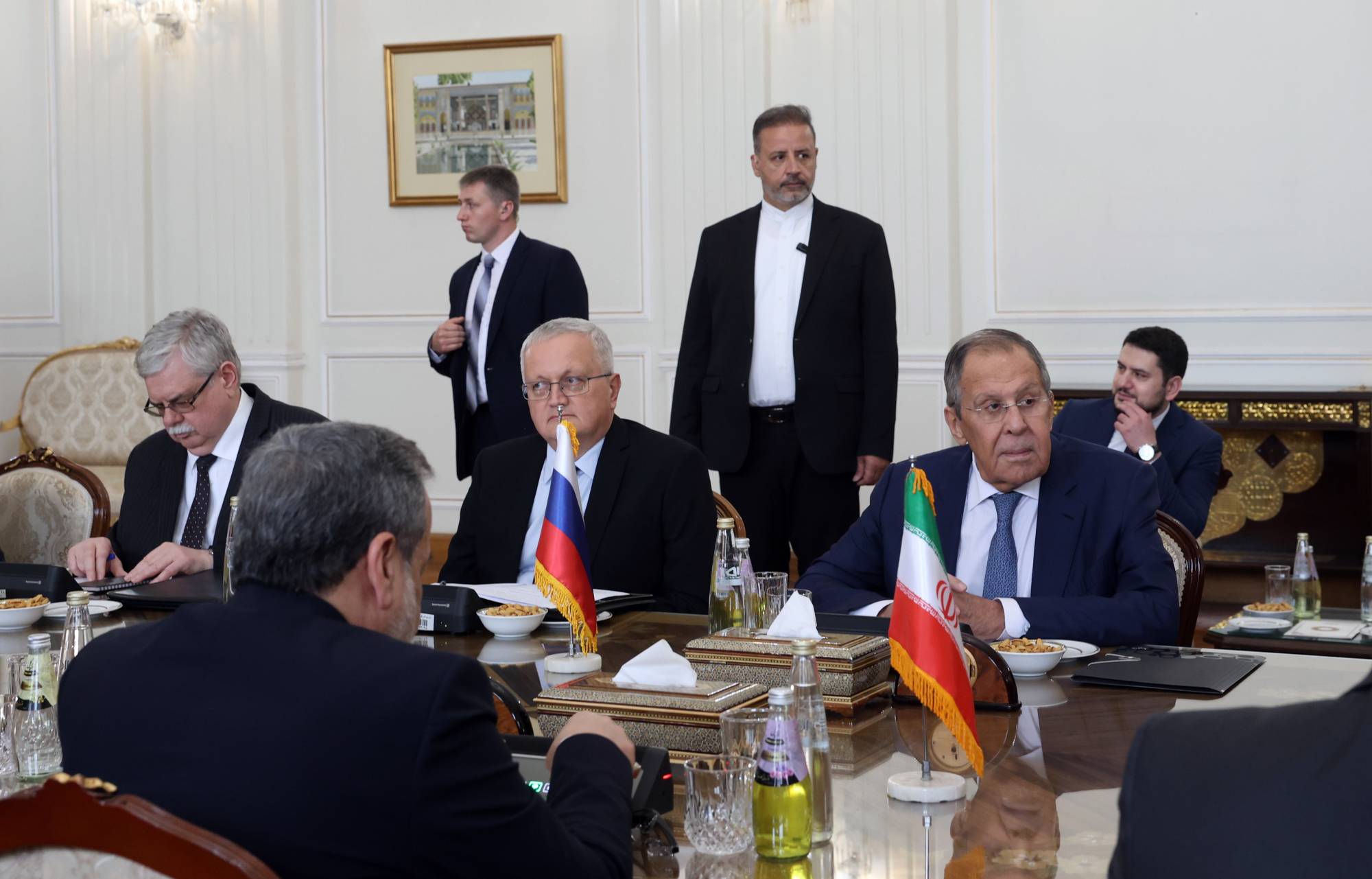 İran Dışişleri Bakanı Abbas Arakçi, 19 Ekim Pazartesi günü Tahran’da Rus mevkidaşı Sergey Lavrov ile görüştü. (EPA)