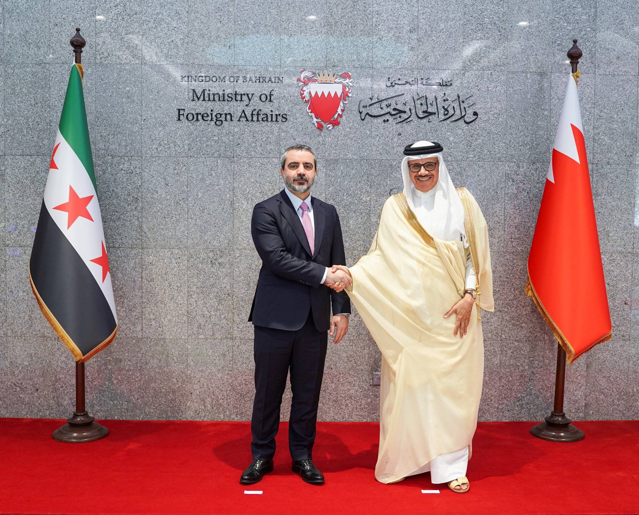Bahreyn Dışişleri Bakanı Abdullatif ez-Zeyyani, Manama’da Suriyeli mevkidaşı Esad eş-Şeybani’yi kabul etti (Bahreyn Dışişleri Bakanlığı)