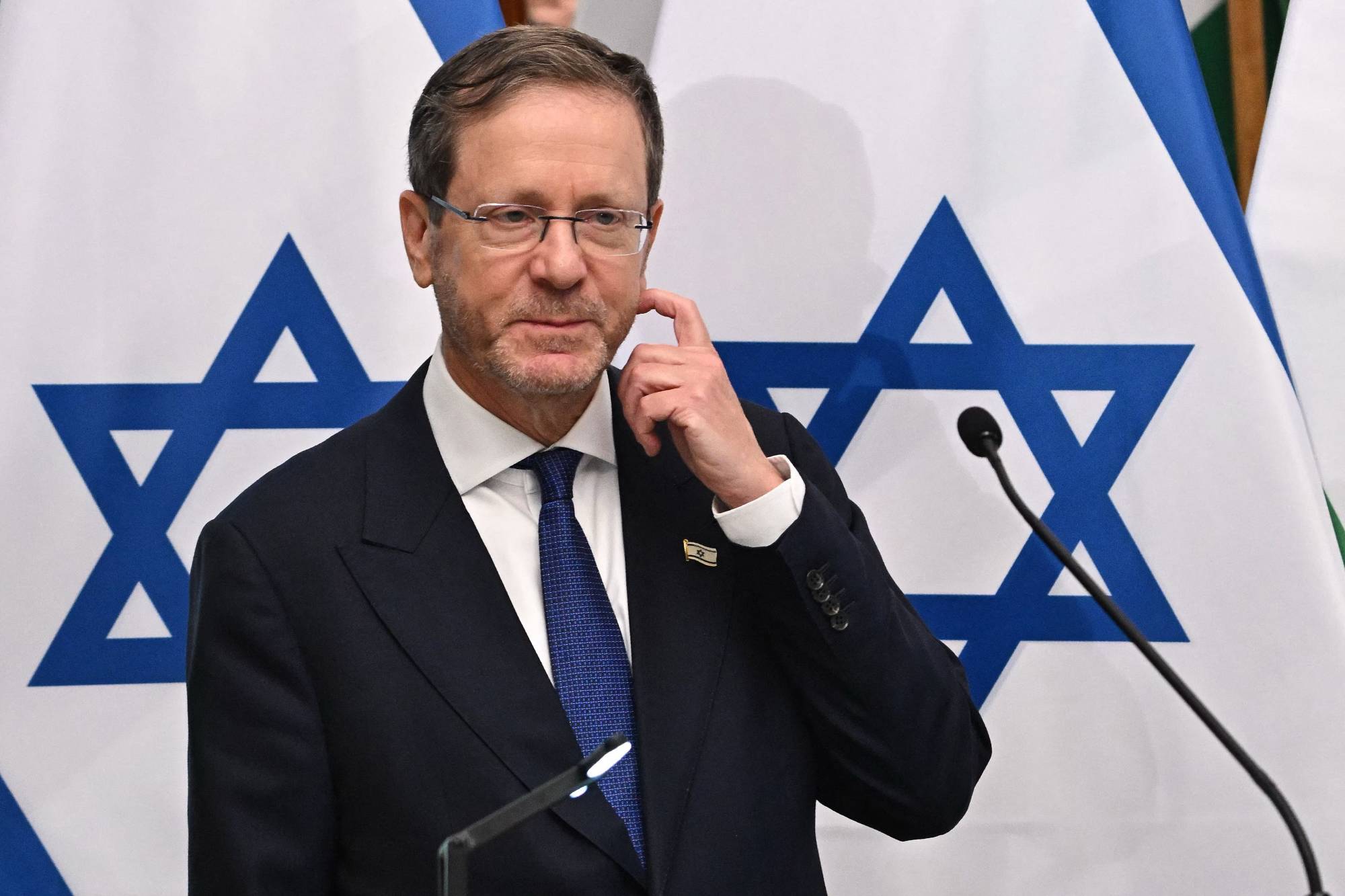 İsrail Cumhurbaşkanı Isaac Herzog, erken seçime gidilmesinin önlenmesi gerektiğini vurguluyor. (AFP)