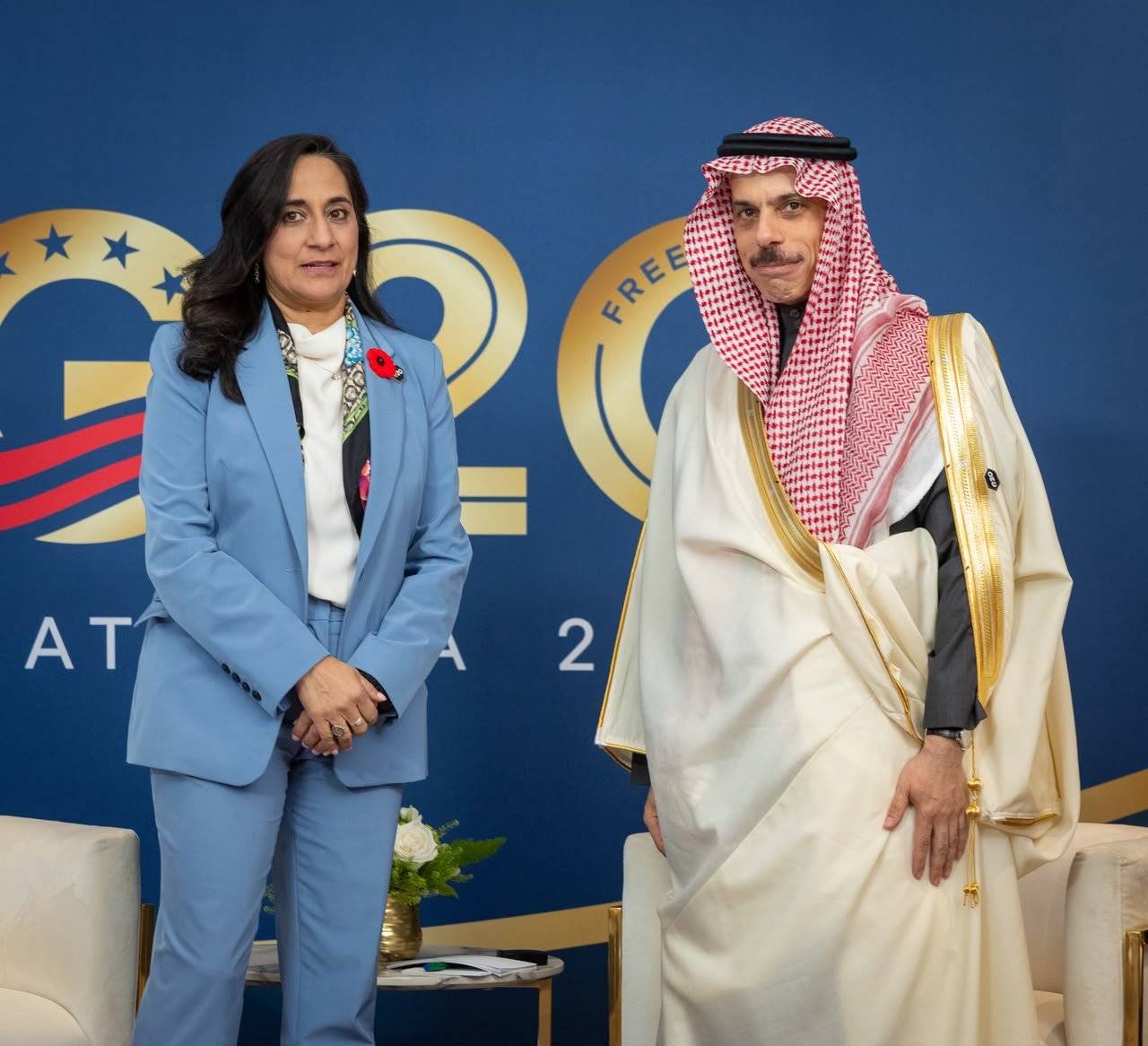 Prens Faysal bin Ferhan ve Kanadalı mevkidaşı Anita Anand (SPA)