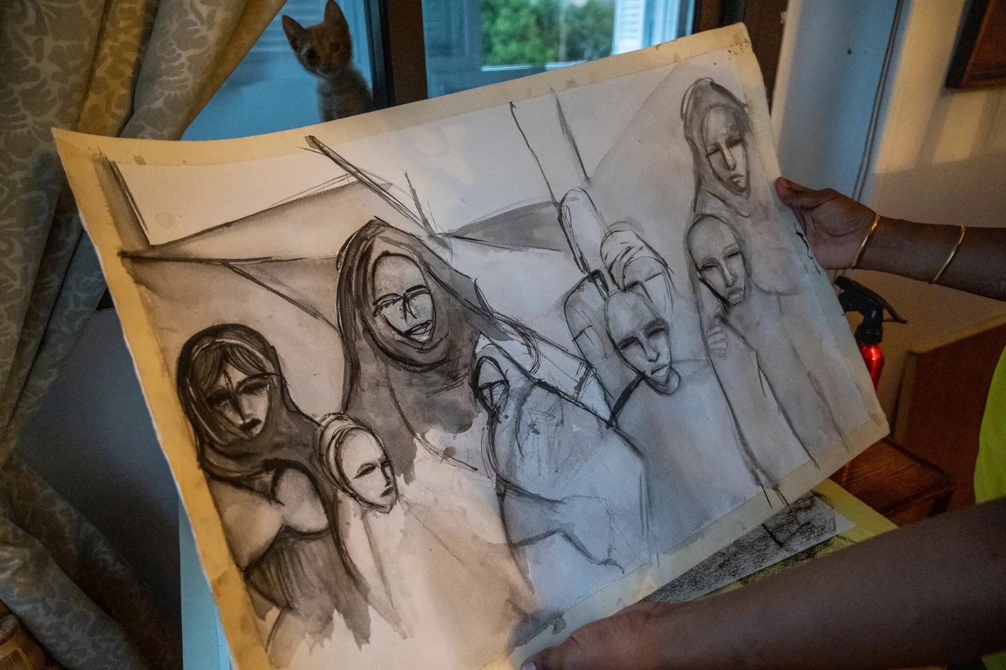 Sudanlı sanatçı Dalya Abdul İlah Be`şer’den yeni bir sanat eseri... Hartum'daki dairesinde yirmiden fazla büyük tuval bıraktı (New York Times)