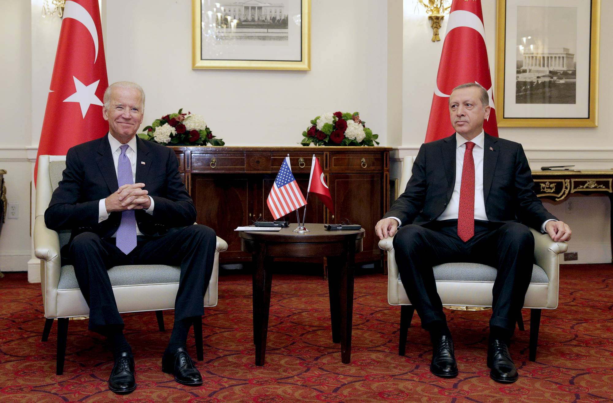 ABD Başkanı Joe Biden, Cumhurbaşkanı Recep Tayyip Erdoğan ile görüştüğü sırada (Reuters)