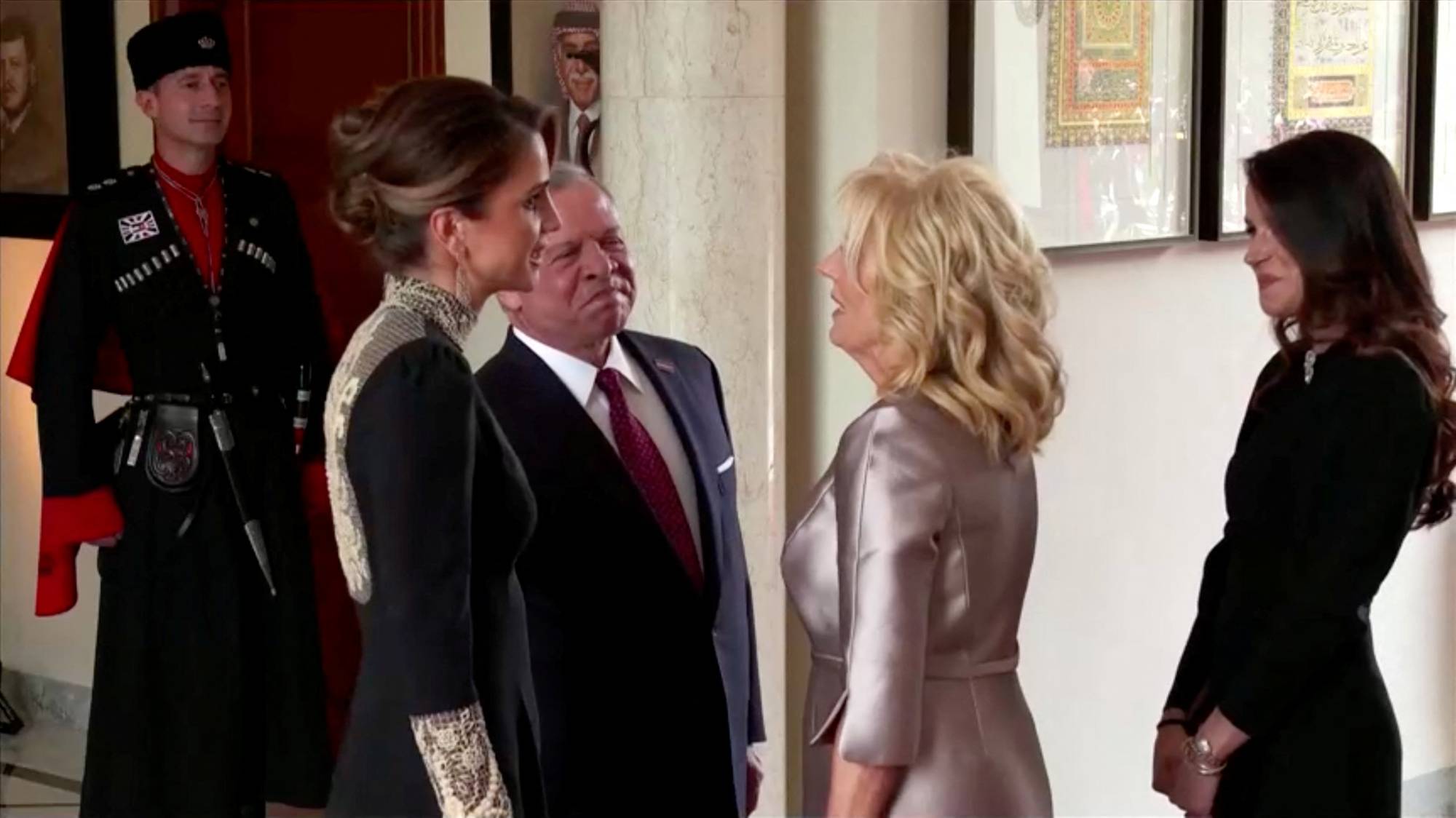 Kral II. Abdullah ve Kraliçe Rania, ABD'nin First Lady'si Jill Biden ve kızı Ashley'i kabul etti (Reuters)