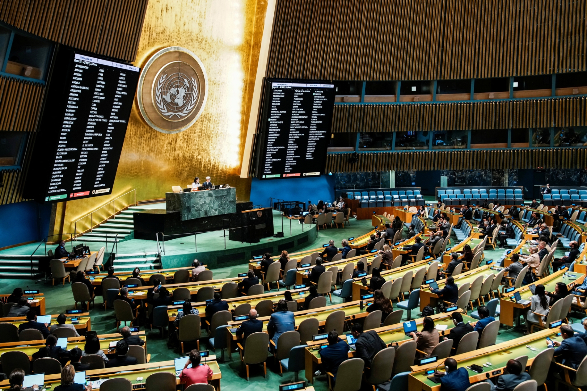 BM Genel Kurulu üyeleri, ABD’nin New York kentindeki BM genel merkezinde Filistin meselesi ve iki devletli çözümün uygulanması konusunda oylama yaptılar, 12 Eylül 2025 (Reuters)