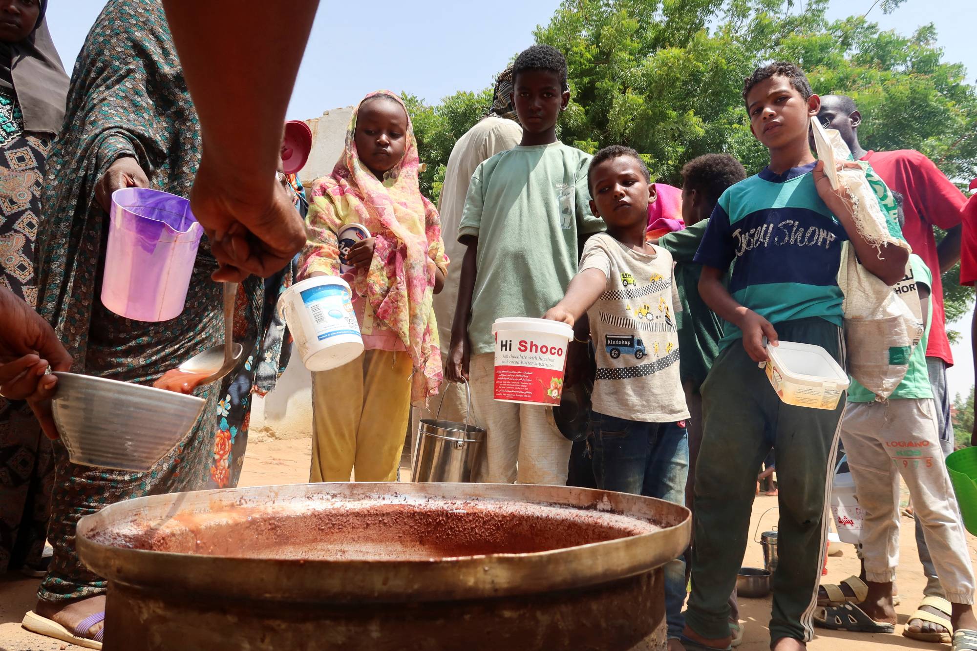 Sudan'daki güvensizlik ve uluslararası fonların azlığı, milyonlarca insana yönelik yardım çabalarına engel oluyor. (Reuters)