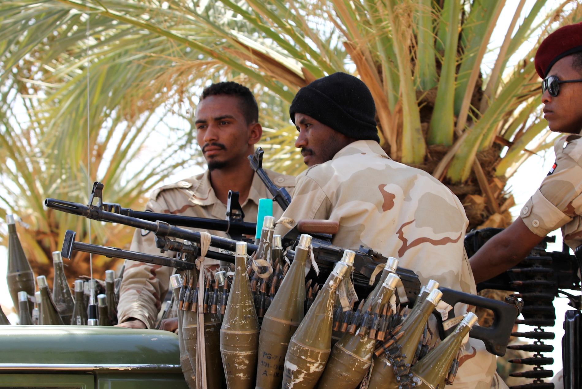 Sudan'ın Hartum kentinde HDK lideri Muhammed Hamdan Dagalu'nun katıldığı bir etkinlikte güvenliği sağlayan HDK üyeleri, 18 Haziran 2019 (AFP)