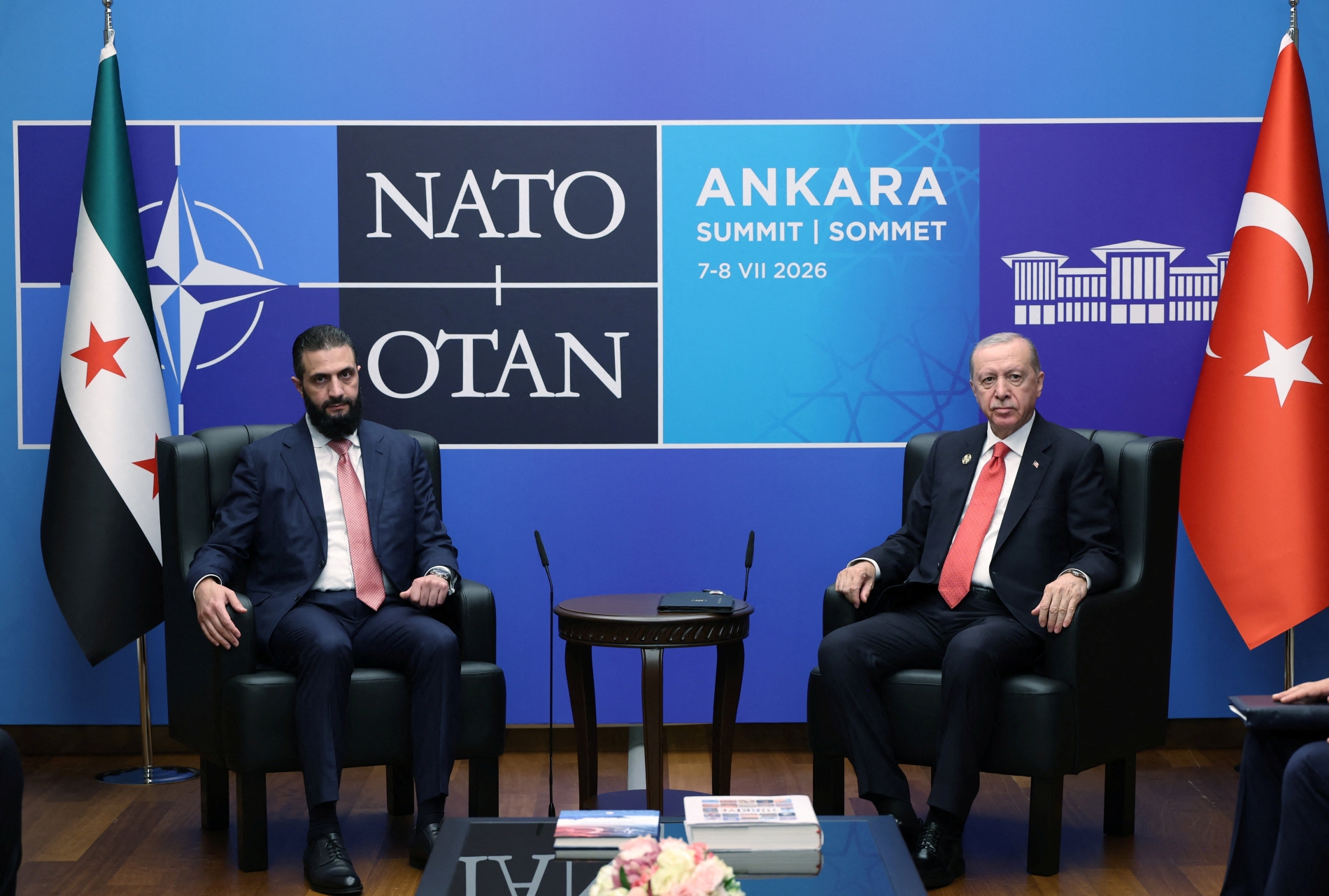 Türkiye Cumhurbaşkanı Recep Tayyip Erdoğan ile Suriye Cumhurbaşkanı Ahmed Şara arasında Ankara'daki Beştepe Cumhurbaşkanlığı Külliyesi'nde NATO zirvesi sırasında yapılan görüşme, 8 Temmuz 2026 (Reuters)