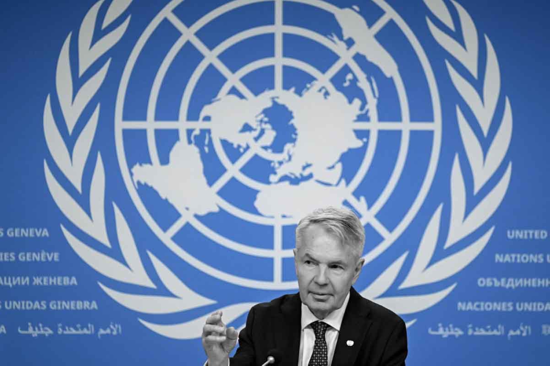 BM Genel Sekreteri’nin Sudan Özel Temsilcisi Pekka Haavisto, Sudan’daki barış girişimleri ve çabaları arasındaki koordinasyonu güçlendirmek amacıyla Cenevre’de düzenlenen altıncı istişare toplantısının ardından yaptığı basın toplantısında, 21 Ekim 2026 (AFP)