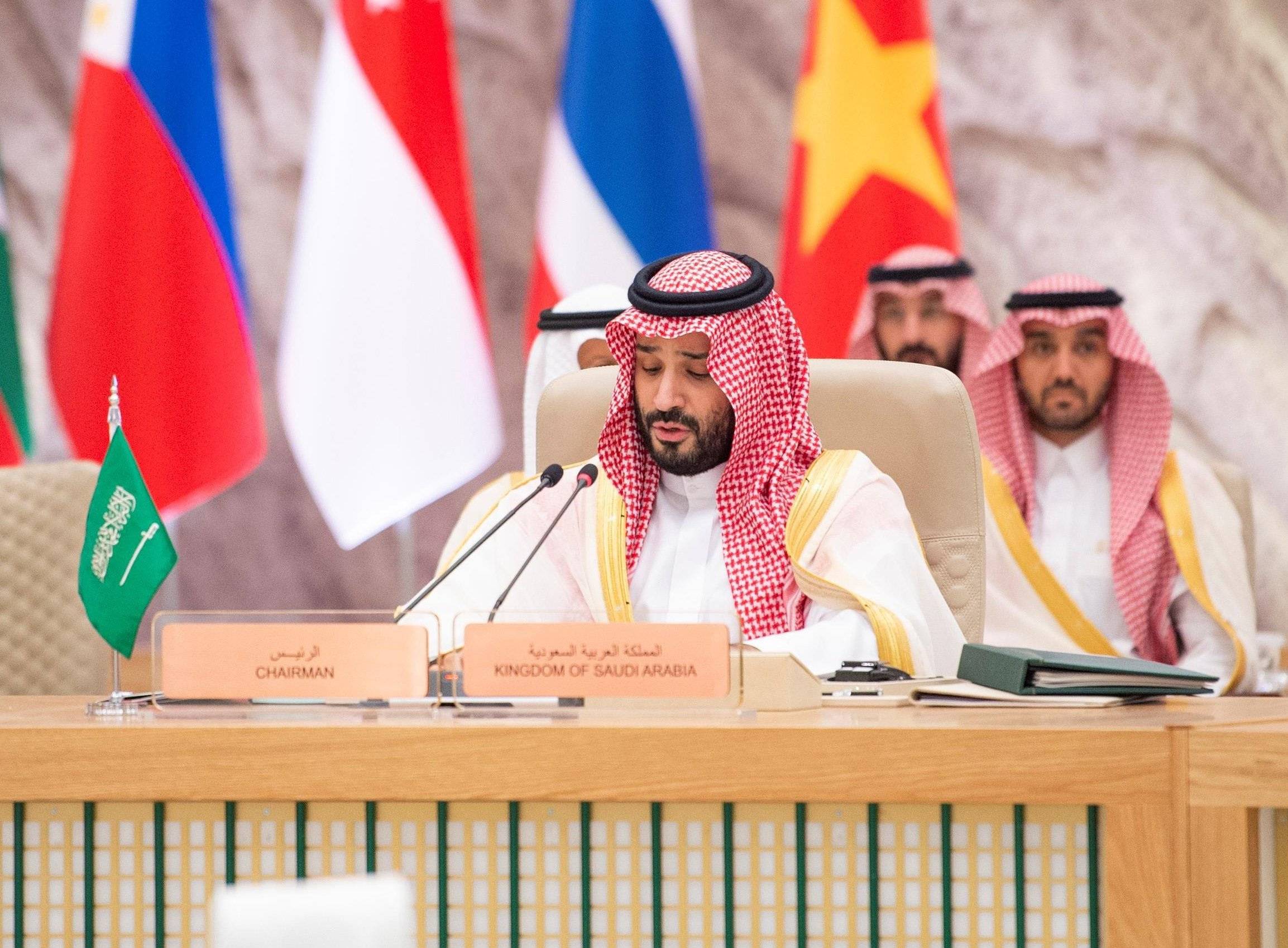 Fotoğraf Altı: Suudi Arabistan Veliaht Prensi Muhammed bin Selman, Riyad’daki ASEAN-KİK Zirvesi’nin açılışında konuşma yaptı. (SPA)