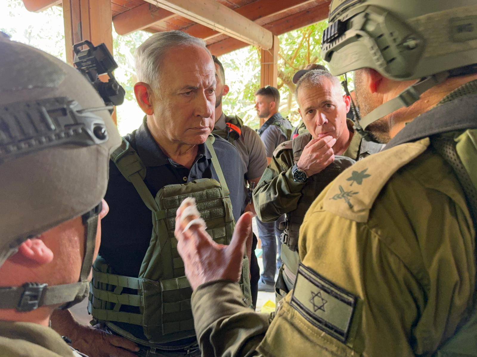 Netanyahu, Gazze Şeridi sınırındaki İsrail ordusunu ziyaret etti (X platformundaki hesabı)