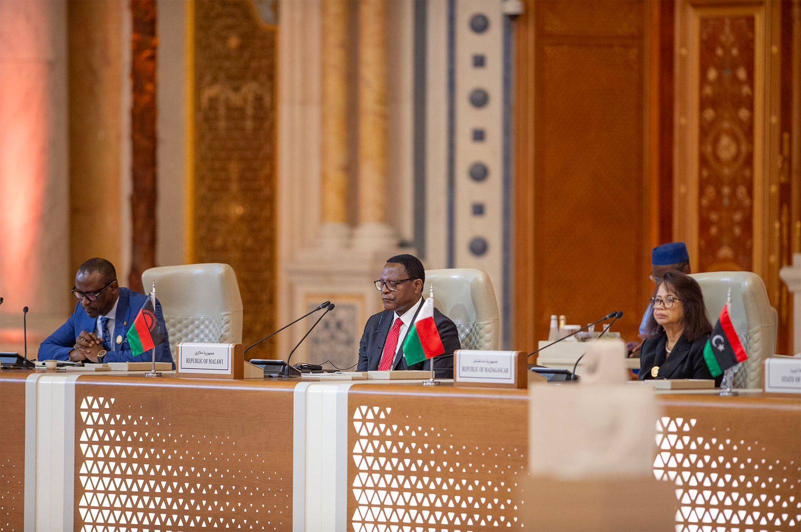 Zirve sırasında liderler, İsrail'in uluslararası insancıl hukuku ciddi şekilde ihlal etmesini kınadı. (SPA)