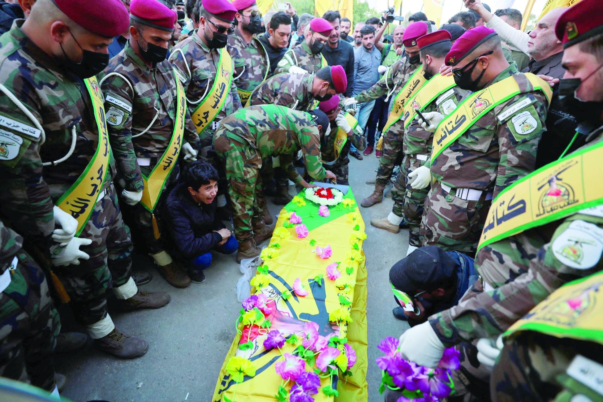 FOTO: 21 Kasım'daki ABD saldırısında öldürülen Ketaib Hizbullah mensubunun cenazesi. (AFP)