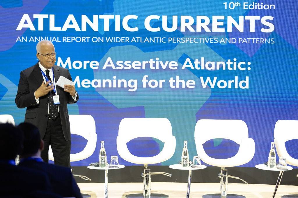 Fotoğraf Altı: Muhkamed Luleşki, Atlantik Diyalogları konferansı faaliyetleri kapsamında Atlantik Akıntıları raporunun sunulduğu oturumun moderatörlüğünü yaparken (Organizatör)