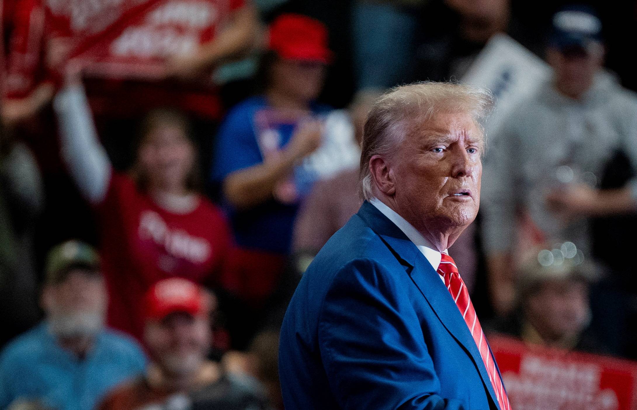 Fotoğraf altı: Eski ABD Başkanı Donald Trump, birkaç gün önce Iowa’daki bir seçim etkinliğinde (Reuters)