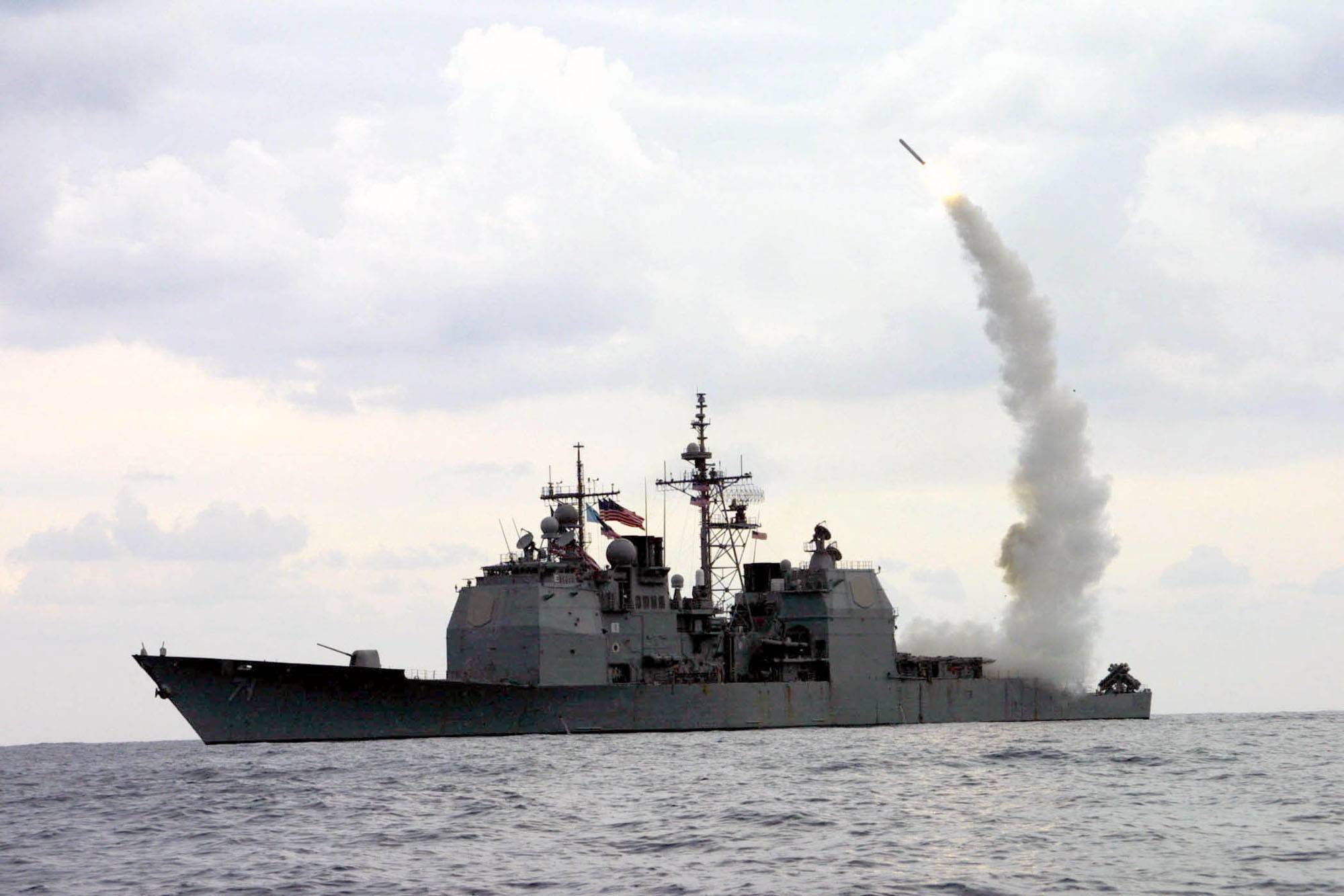Akdeniz'deki bir ABD destroyerinden fırlatılan Tomahawk füzesinin arşiv dosyası (AP)