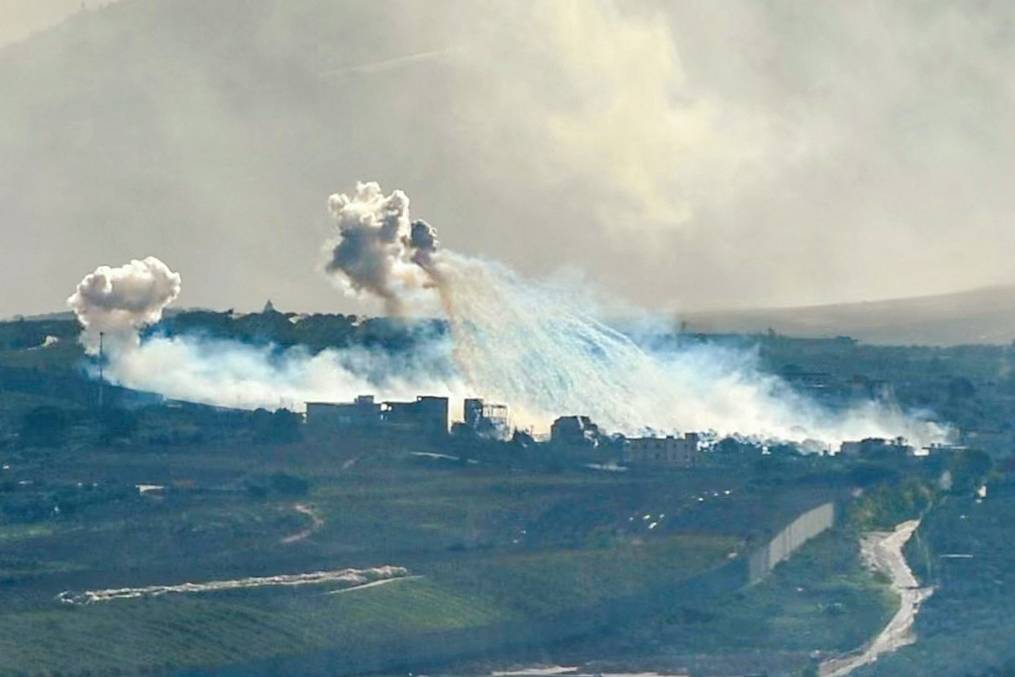 İsrail’in pazar günü Lübnan'ın Kefer Kila beldesine düzenlediği bombardımandan bir kare (AFP)