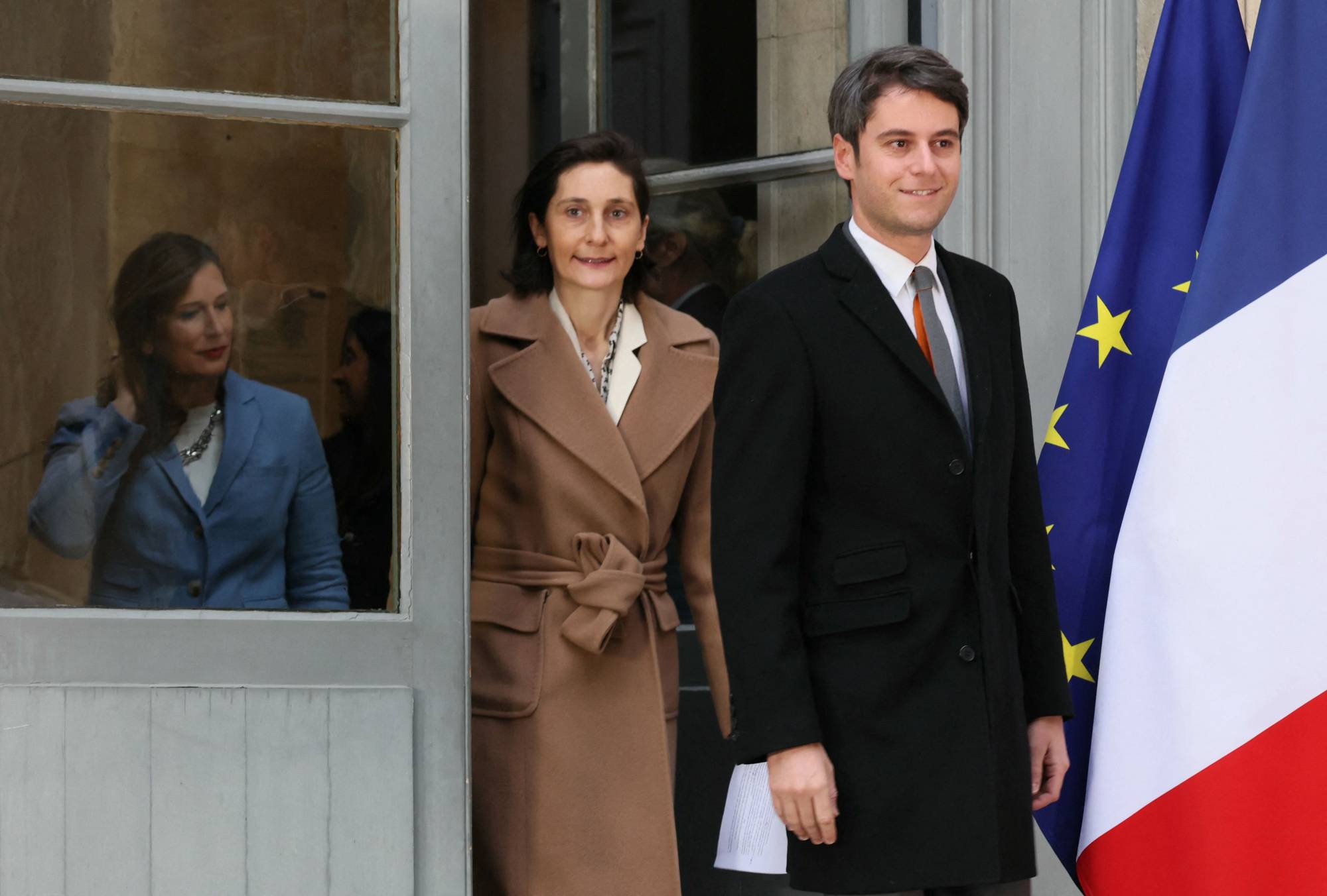 Cumhurbaşkanı Macron, gelecek Haziran'da yapılacak Avrupa seçimlerinde aşırı sağcı partilerin yükselişleriyle mücadelede edebilmek için Gabriel Attal’ı başbakan atadı (AFP)