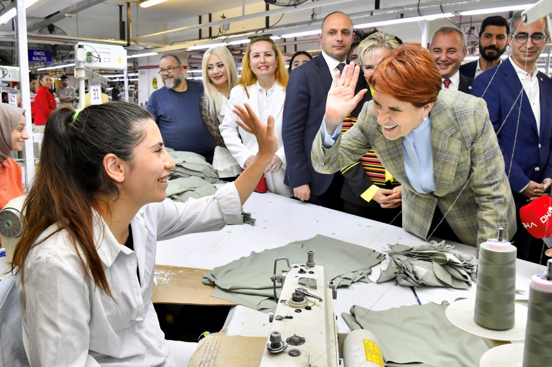 Akşener Mayıs ayındaki seçim döneminde bir konfeksiyon fabrikasını ziyareti sırasında (Twitter)