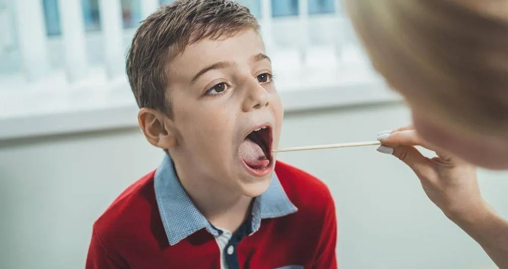 هل استئصال اللوزتين يزيد من خطر الاضطرابات العقلية؟ اكتشف الحقيقة!