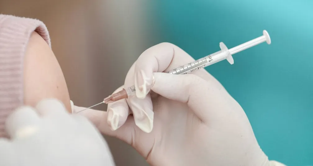 دراسة تكشف: هل لقاح الإنفلونزا يزيد من خطر الإصابة؟