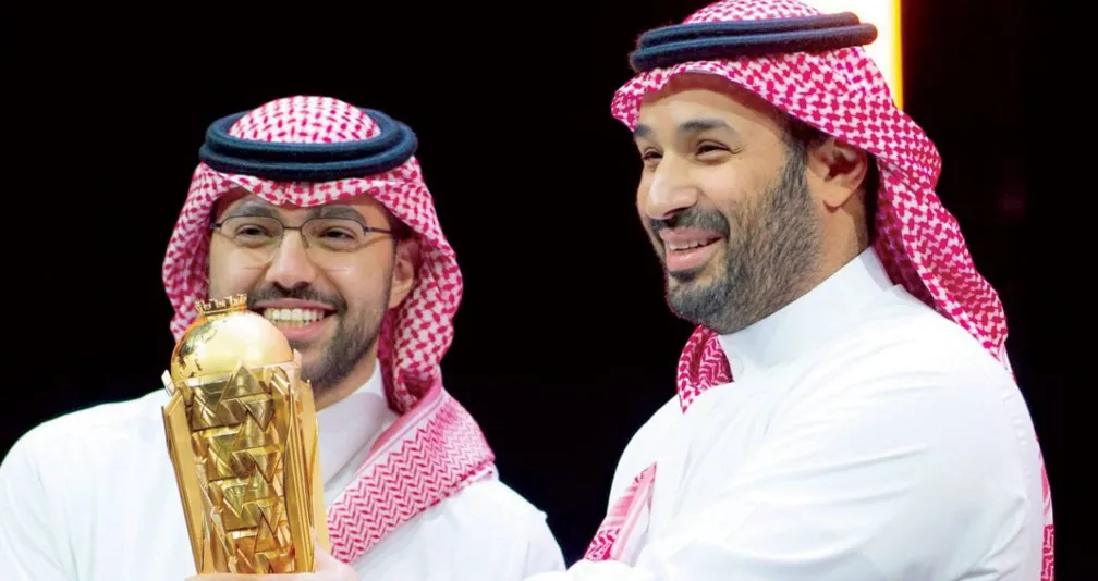 محمد بن سلمان يتوج «فالكونز» بكأس العالم للرياضات الإلكترونية