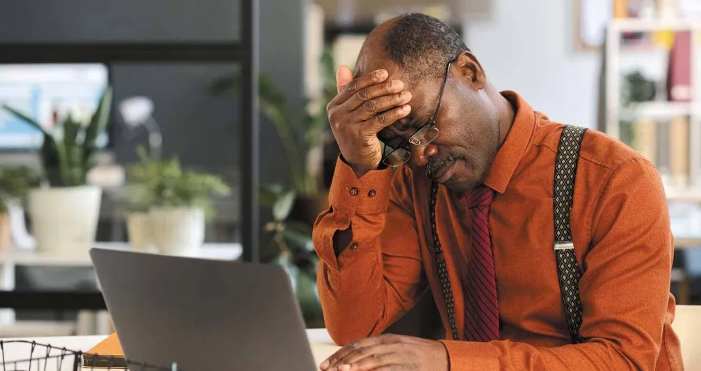 هل الدوخة تنذر بمخاطر صحية؟ اكتشف الأسباب والحلول!