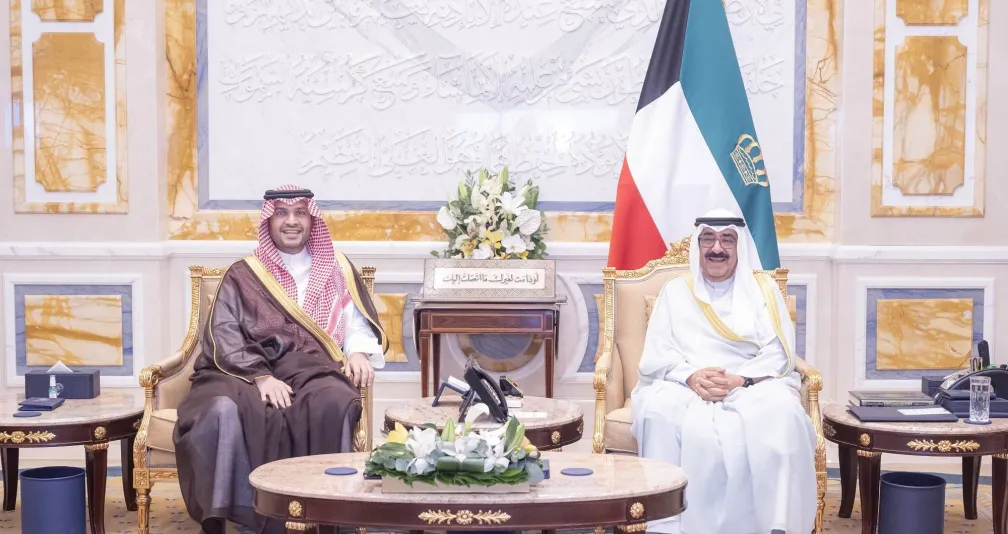 أمير الكويت وولي العهد يستقبلان تركي بن محمد