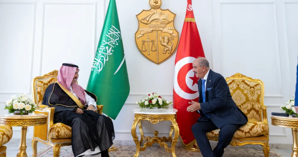وزير الخارجية السعودي يصل إلى تونس في زيارة رسمية