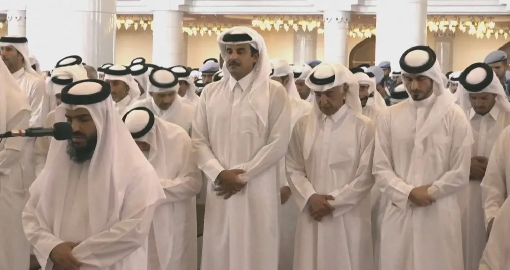 قطر تشيع ضحايا الهجوم الإسرائيلي بحضور الشيخ تميم بن حمد