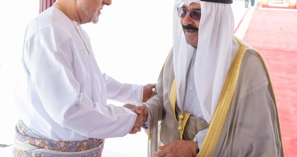 سلطان عُمان وأمير الكويت يؤكدان تعزيز التعاون الاقتصادي والتجاري والاستثماري