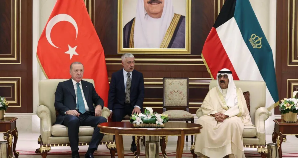 إردوغان يصل إلى الكويت في مستهلّ جولة خليجية
