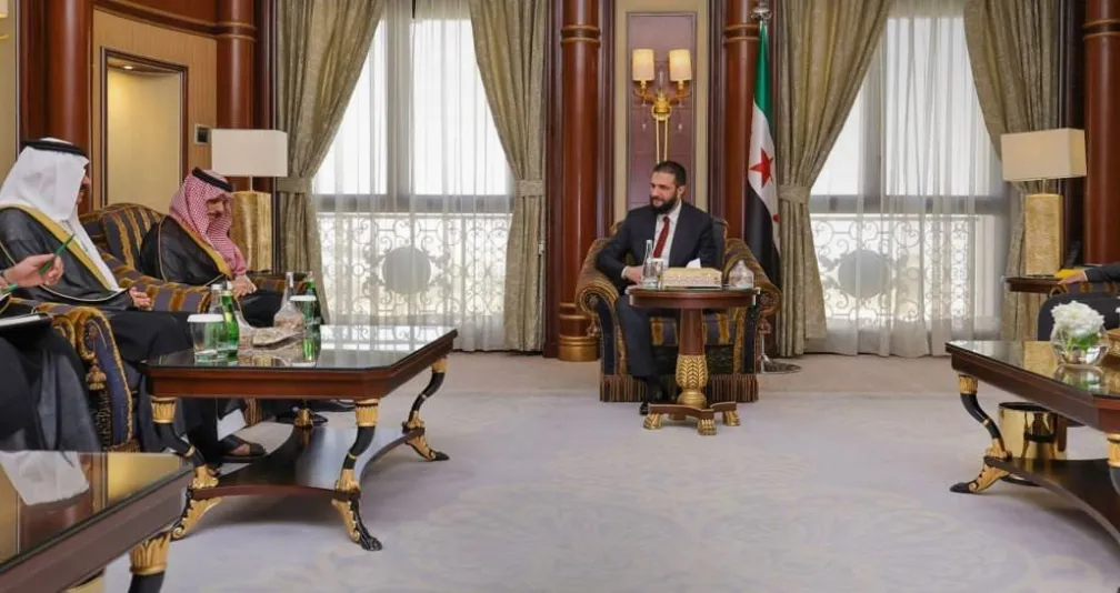 الشرع يلتقي بن فرحان في إطار مشاركته بـ«مبادرة مستقبل الاستثمار»