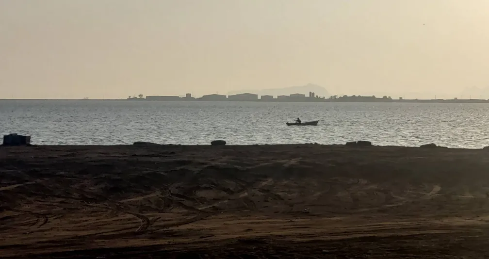 هيئة بريطانية: ناقلة انحرفت عن مسارها واتجهت نحو المياه الإيرانية