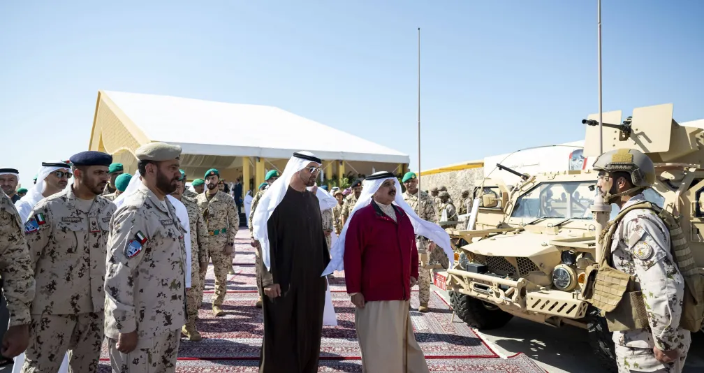 حمد بن عيسى ومحمد بن زايد يشهدان التمرين العسكري المشترك في البحرين