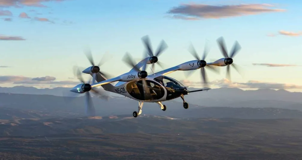 1347721.jpeg هل يقترب العالم من عصر السيارات الطائرة؟