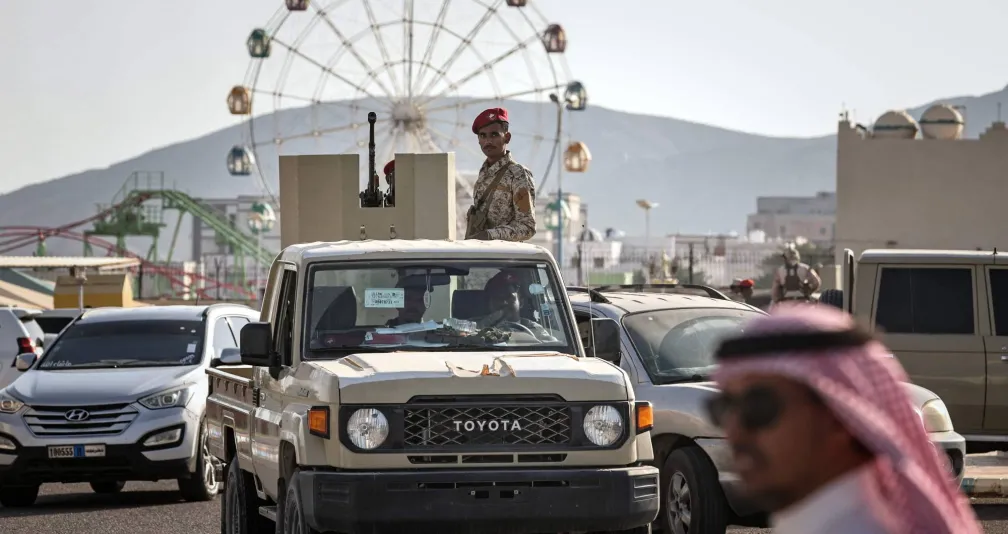 الخنبشي يشدد على تعزيز الأمن والشراكات الدولية الفاعلة مع اليمن