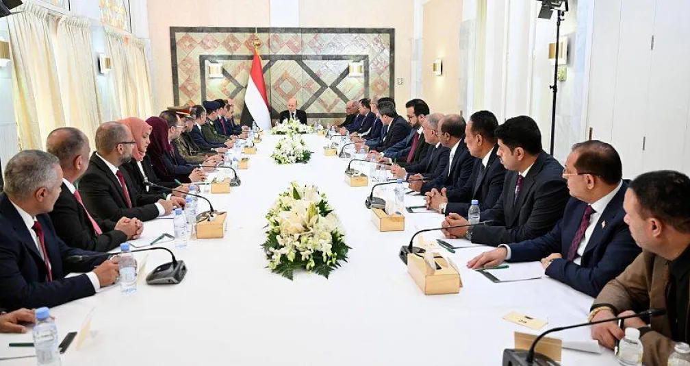 العليمي يرسم خريطة عمل حكومة الزنداني ويحذر من الفشل