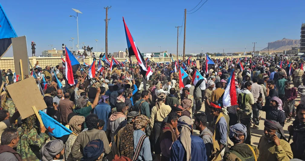 خلايا «الانتقالي» المنحلّ تهاجم مبنى محافظة شبوة