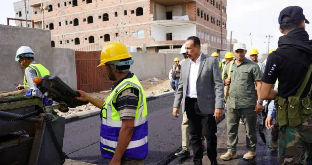 تحركات حكومية يمنية مكثفة لإعادة تفعيل المؤسسات الخدمية