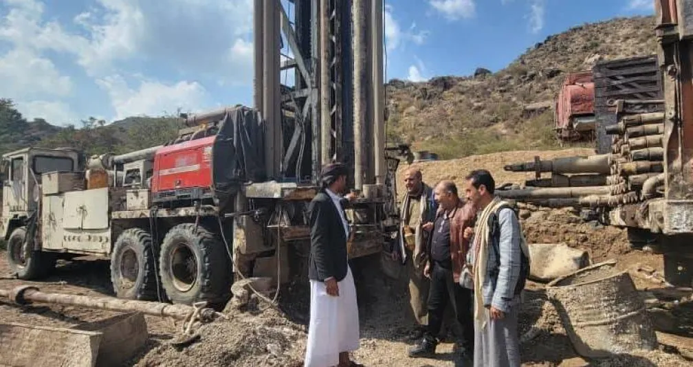 الحوثيون يعطّلون مشاريع خدمية في 5 محافظات يمنية