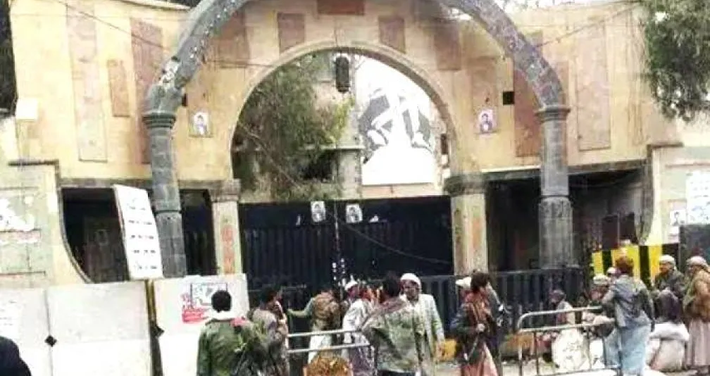 حصار حوثي لمنزل الشيخ الأحمر في صنعاء