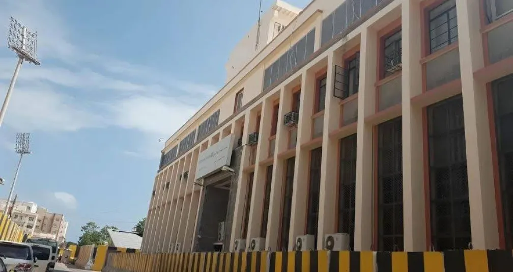 «المركزي اليمني» يقاوم ضغوط البنوك وشركات الصرافة