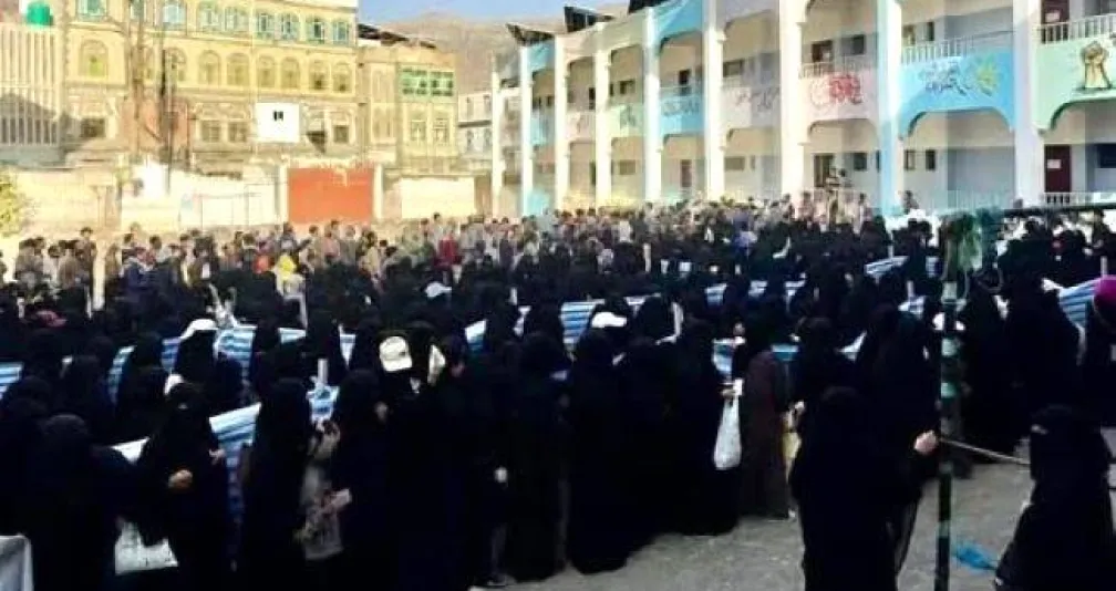 الحوثيون يوسّعون دائرة المجاعة... ويدفعون آلاف الأسر للتسول