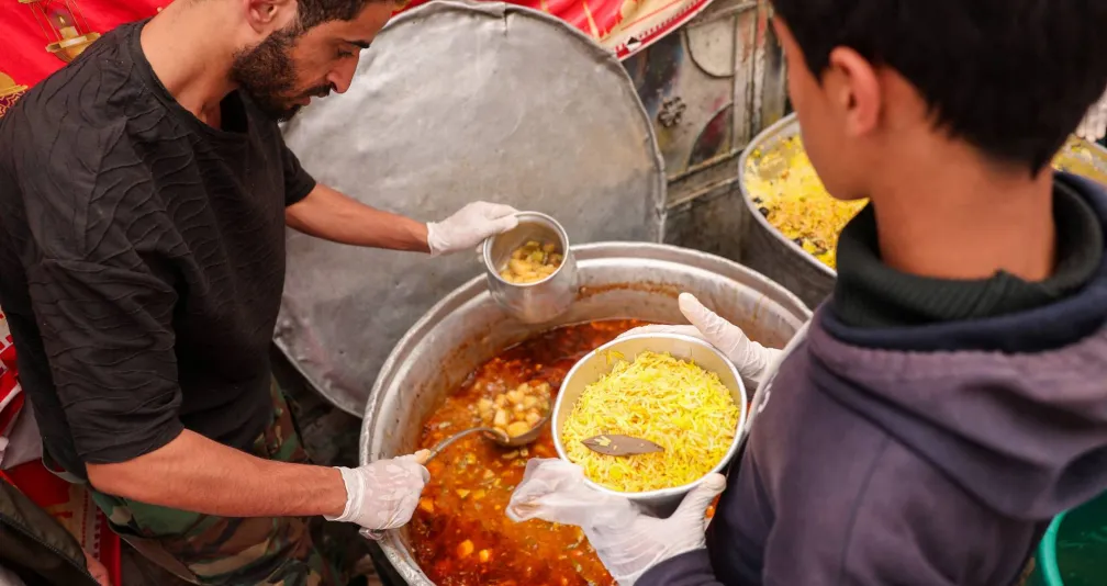 طوابير الجوعى في مناطق سيطرة الحوثيين تثير فزع اليمنيين