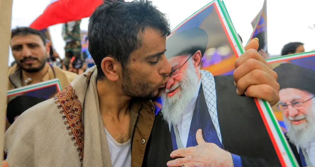 لماذا تريث الحوثيون رغم احتدام الحرب على إيران؟