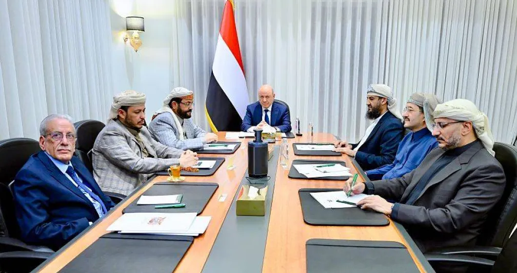 «الرئاسي اليمني» يناقش تداعيات حرب إيران... ويحذر الحوثيين