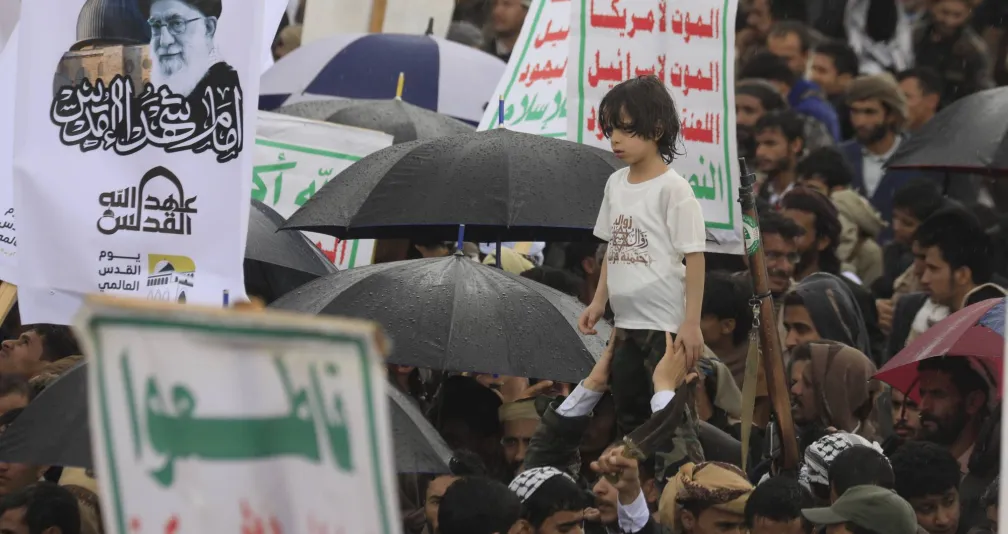 تناغم حوثي مع تصريحات إيرانية تهدد باستخدام ورقة البحر الأحمر