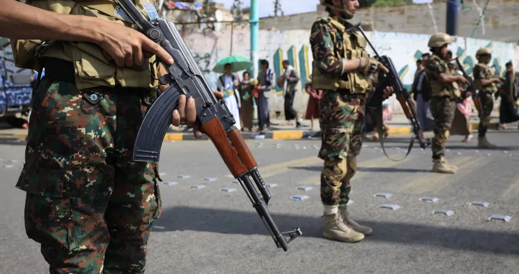 أموال الزكاة والأوقاف تؤجج الصراع بين القادة الحوثيين