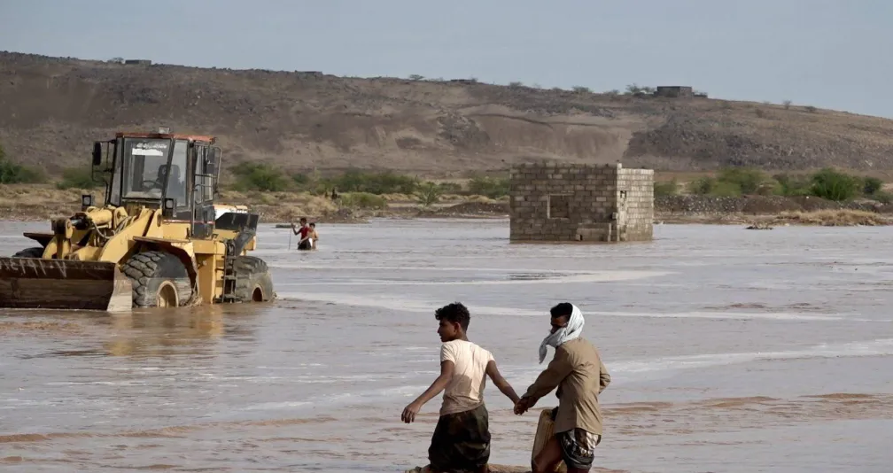 ألغام الحوثيين تعمّق معاناة المتضررين من السيول